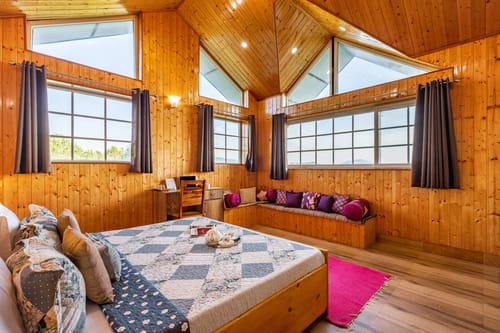 Hill Top Farmstead | Heritage 3-BHK English-Style Villa With Balcony, Gazebo & Stunning Hill Views – 3 bedroom villa in Shimla, Himachal Pradesh