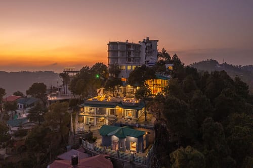 Serene w/ Outdoor Bonfire – 6 bedroom villa in Kasauli, Himachal Pradesh