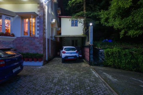 The Meadow | Elegant 3-BHK Hill Retreat With Entertainment Lounge & Terrace – 3 bedroom villa in Nainital, Uttarakhand