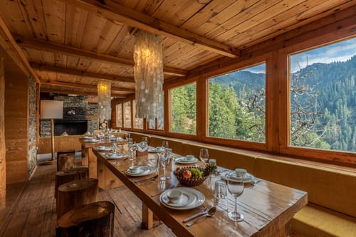 Skylounge | Pet-friendly Traditional 4-Bedroom Retreat With Sauna & Garden Near Haku Temple