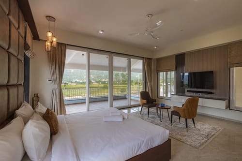 Nimishka Villa | 5-BHK Haven With Pvt Pool, Lavish Garden & Scenic Views – 5 bedroom villa in Lonavala, Maharashtra