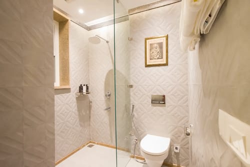 Skyline Brook | Cosy 2-BHK Apt With Scenic Views – 2 bedroom villa in Kasauli, Himachal Pradesh