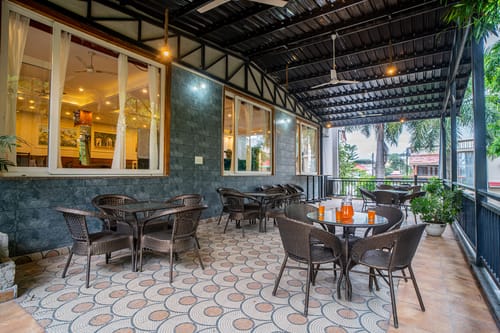 Impreza Luxury Stays Classic Room | Pet-friendly 1-Room Retreat With Common Lounge Area, Garden, Verandah & Restro – 1 bedroom villa in Dehradun, Uttarakhand