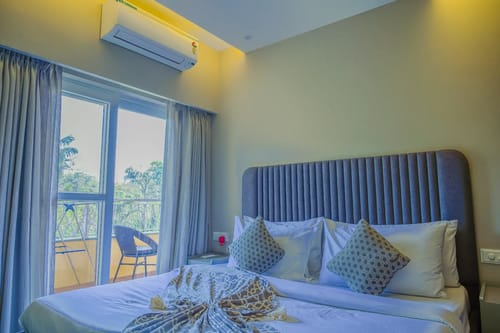 Veera Marina | Charming 3-BHK Apt Near Candolim Beach With Common Pools & Lift