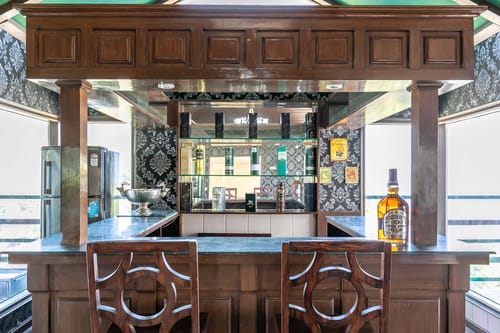 Villa Mountain Crest w/ Outdoor Pool – 6 bedroom villa in Kasauli, Himachal Pradesh