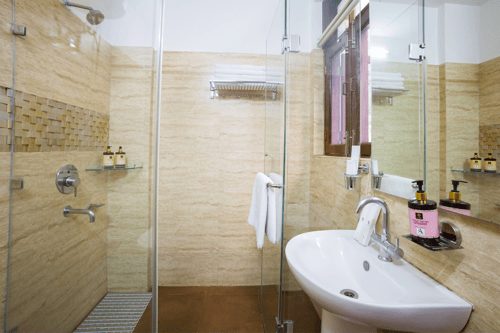 Kasauli Woods Cottage | Hillside 3-BHK Retreat With Outdoor Lounge, Balcony & Scenic Views