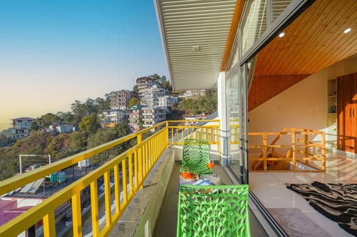 Hillshades Retreat | 6-BHK Villa With Sit-out Area, Private Pool, Restro, Game Zone, Panoramic Hill Views & a Lift – 6 bedroom villa in Kasauli, Himachal Pradesh