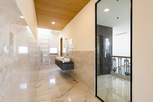 Anandam In The Himalayas Indigo | Suite With Restaurant, Lift & Lounge Near Triveni Ghat – 1 bedroom villa in Rishikesh, Uttarakhand