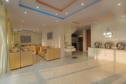 The Ridgeview Retreat Amelia | Hillside 2-Room Suite with Private Balcony, Bathtub & Restro | Near Naldehra Golf Course | Pet-friendly – 2 bedroom villa in Shimla, Himachal Pradesh