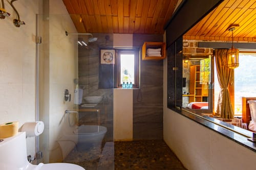 Granny’s Den | 2-Room Senior-Citizen Friendly & Pet- Welcoming Suite With Shared Pool, Restaurant & Gazebo by the River