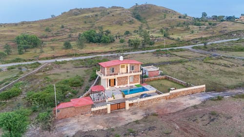 Colonel Retreat | 3-BHK Hideaway with Private Pool & Gardens Near Ubeshwar Mahadev Temple – 3 bedroom villa in Udaipur, Rajasthan