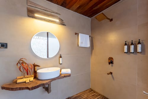 Srinh @ Artisanal Heights w/ Jacuzzi and Infinity Pool