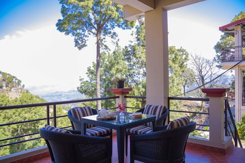 Sukhmani Cottage | 5-BHK Hilltop Hideaway With Garden, Terrace & Scenic Views – 5 bedroom villa in Kasauli, Himachal Pradesh