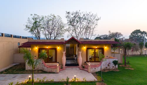 Tiger Cave Suite | Pet-friendly Room with Shared Pool & Garden on Main Ranthambore Road – 1 bedroom villa in Ranthambore, Rajasthan