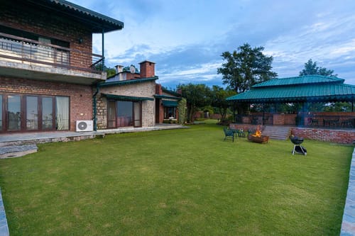 Horizon W/ Outdoor Pool – 4 bedroom villa in Kasauli, Himachal Pradesh