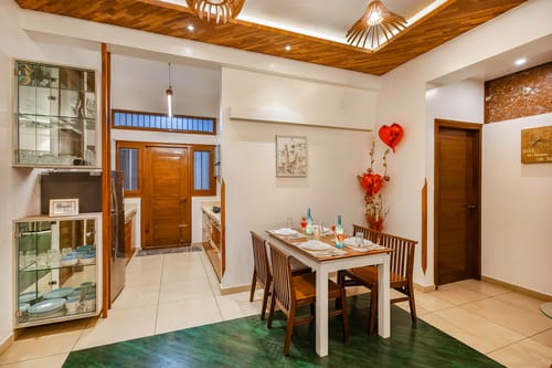 The Jazminn Timberwood | 3-BHK Pet-friendly Apartment with Shared Sit Out Area | Near Bengaluru Palace – 3 bedroom villa in Bengaluru, Karnataka