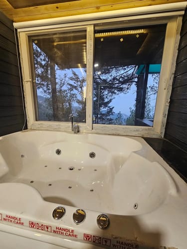 The Pelican - Cottage with private indoor Jacuzzi – 1 bedroom villa in Mussoorie, Uttarakhand