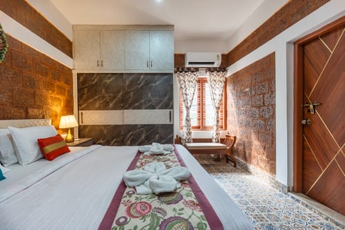 Courtyard Banyan | Rustic 2-BHK Pet-friendly Villa with Pool, Gazebo Amid Banyan Trees | Near Nandi Hills – 2 bedroom villa in Bengaluru, Karnataka