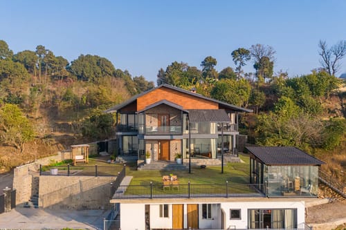 3 Rooms @ Savara w/ Heated Infinity Pool and Jacuzzi Villa in Kasauli
 – 3 bedroom villa in Kasauli, Himachal Pradesh