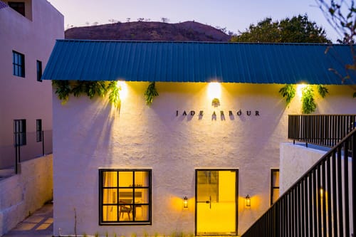 Jade Arbőur | 3-BHK Moroccan-Inspired Villa with Private Pool & Panoramic Hill Views – 3 bedroom villa in Udaipur, Rajasthan