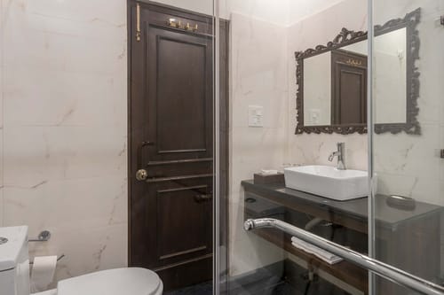 Pine Estate w/ Complimentary Breakfast – 6 bedroom villa in Shimla, Himachal Pradesh