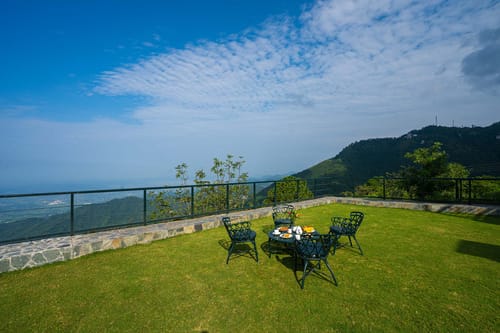 Horizon W/ Outdoor Pool – 4 bedroom villa in Kasauli, Himachal Pradesh