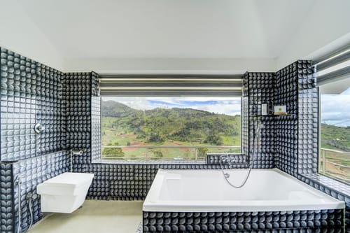 Heaven Hill View | Elegant 2-BHK Hill Retreat With Garden & Balcony – 2 bedroom villa in Ooty, Tamil Nadu