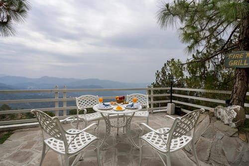 Bellevue w/ Outdoor Jacuzzi – 3 bedroom villa in Kasauli, Himachal Pradesh