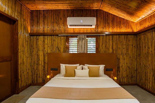 Timber Premium Suite | Pet-friendly Bamboo Cottage with Pvt Verandah, Lounge & Shared Outdoor seating & Restaurant – 1 bedroom villa in Igatpuri, Maharashtra