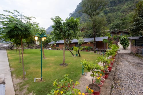 Granny’s Den | 3-BHK Pet-friendly With Living Room, Shared Pool, Restaurant & Gazebo by the River
