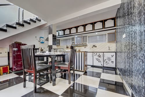 Heaven Hill View | Elegant 2-BHK Hill Retreat With Garden & Balcony – 2 bedroom villa in Ooty, Tamil Nadu