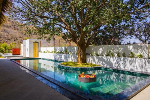 Jade Arbőur | 3-BHK Moroccan-Inspired Villa with Private Pool & Panoramic Hill Views – 3 bedroom villa in Udaipur, Rajasthan
