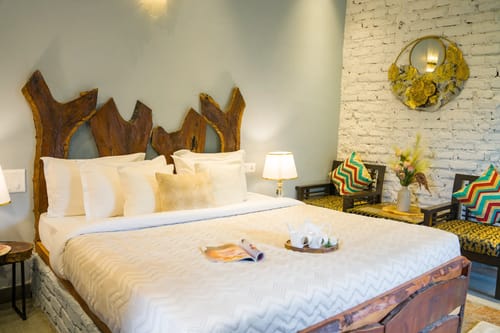 Zephyr Stoneva | Peaceful Mountain Retreat With Pool, Gym & Dining – 1 bedroom villa in Mussoorie, Uttarakhand
