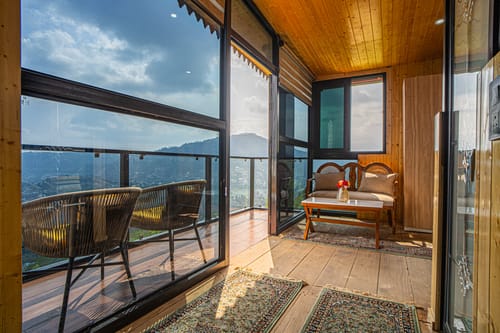 Echo By The Lakes | Lake-View Pet-friendly 2-Bedroom Retreat With Common Garden & Game Zone – 2 bedroom villa in Nainital, Uttarakhand