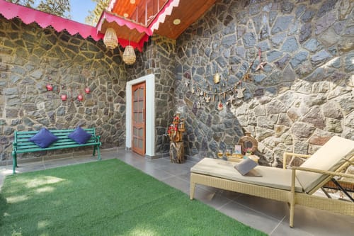 Aaram Bagh | Pet-friendly 4-BHK Escape Amid Pine Forests with Valley Views Near Kasauli – 4 bedroom villa in Kasauli, Himachal Pradesh