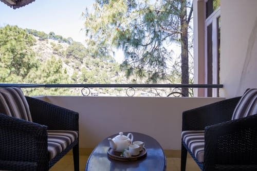 Mehar Villa | 3-BHK Hillside Retreat With Garden & Scenic Views – 3 bedroom villa in Kasauli, Himachal Pradesh