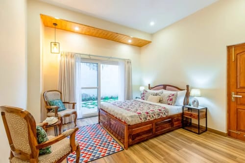 Pinehill Manor | Scenic Hillside 6-BHK Hideaway With Garden, Patio & Gazebo – 6 bedroom villa in Kasauli, Himachal Pradesh