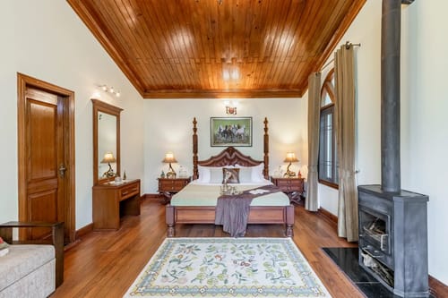 The Meadow | Elegant 3-BHK Hill Retreat With Entertainment Lounge & Terrace – 3 bedroom villa in Nainital, Uttarakhand