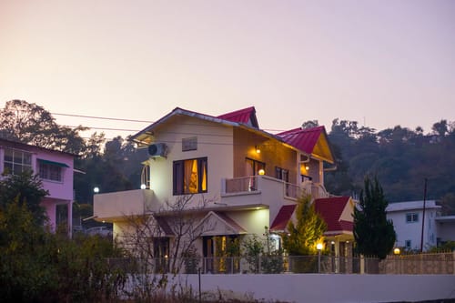 Cozy Nest | 2-BHK | Garden | Balcony | Swing | Bathtub | Bonfire Area  – 2 bedroom villa in Nainital, Uttarakhand
