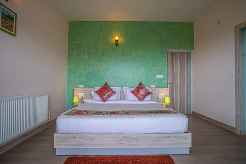 Adrushya | Charming 2-BHK with In-House Karaoke & Restaurant – 2 bedroom villa in Mukteshwar, Uttarakhand