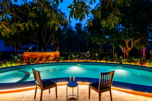 Tanira Farms Moonrise | Contemporary Pet- friendly Igloo Cottage with Pool, Bar and Garden – 1 bedroom villa in Bengaluru, Karnataka
