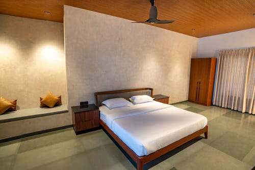 JD Beach Vacay | 4-BHK Oceanfront Beach Villa with Spacious Lawn, Ambient-Lit Bar & Private Beach Access – 4 bedroom villa in Chennai, Tamil Nadu