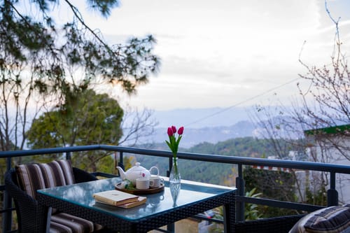 Mehar Villa | 3-BHK Hillside Retreat With Garden & Scenic Views – 3 bedroom villa in Kasauli, Himachal Pradesh
