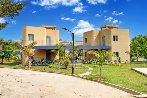 Urvi Terra Luxe Suite | Pet & Eco-friendly Farmstay With Garden, Common Pool & Games Zone – 1 bedroom villa in Bengaluru, Karnataka
