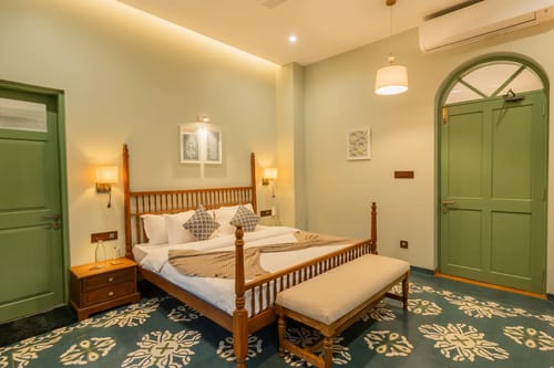 Villa Frienders | Indo-Portuguese 5-BHK Villa With Private Pool & Lift Near Popular Beaches – 5 bedroom villa in North Goa, Goa