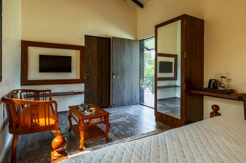 Garden Suite Room w/ Bathtub @ Ever Falls – 1 bedroom villa in Karjat, Maharashtra