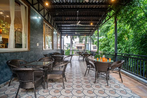 Impreza Luxury Stays Deluxe Room | Pet-friendly 1-Room Retreat With Common Lounge Area, Garden, Verandah & Restro – 1 bedroom villa in Dehradun, Uttarakhand