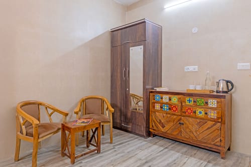 Vyasa Resorts | 2-BHK Duplex Cottage With Lounge Area, Balcony & Picturesque Hill Views| 5 mins From Mussorie Lake – 2 bedroom villa in Mussoorie, Uttarakhand