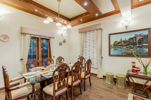The Meadow | Elegant 3-BHK Hill Retreat With Entertainment Lounge & Terrace – 3 bedroom villa in Nainital, Uttarakhand