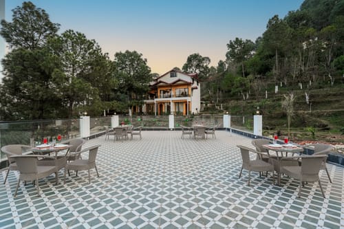 Pine View Resort | Pet-friendly Hilltop 1-Suite With Garden-Facing Balcony, Rooftop lounge, Restro & Game Zone – 1 bedroom villa in Kasauli, Himachal Pradesh